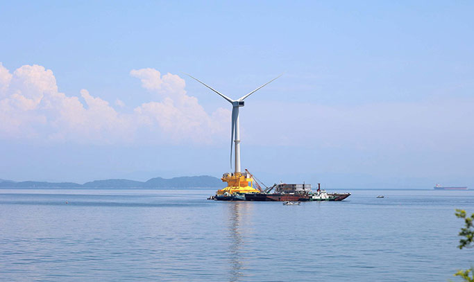 福島沖浮体式風力